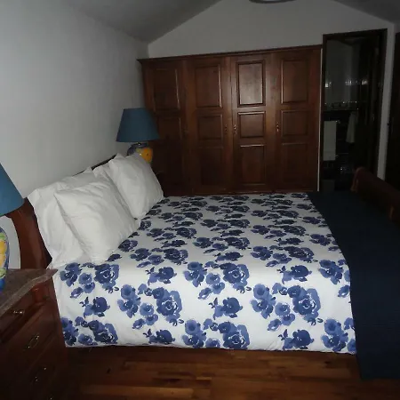 A Casa Do Professor Bed & Breakfast Linhares (Braganca)