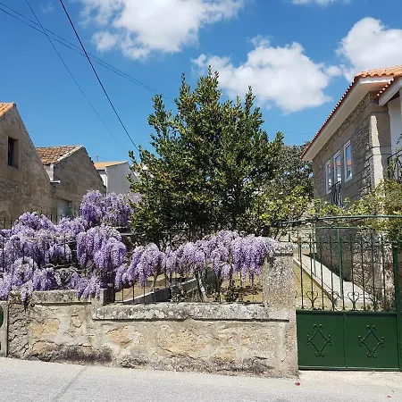 A Casa Do Professor Alojamento de Acomodação e Pequeno-almoço Linhares (Braganca)